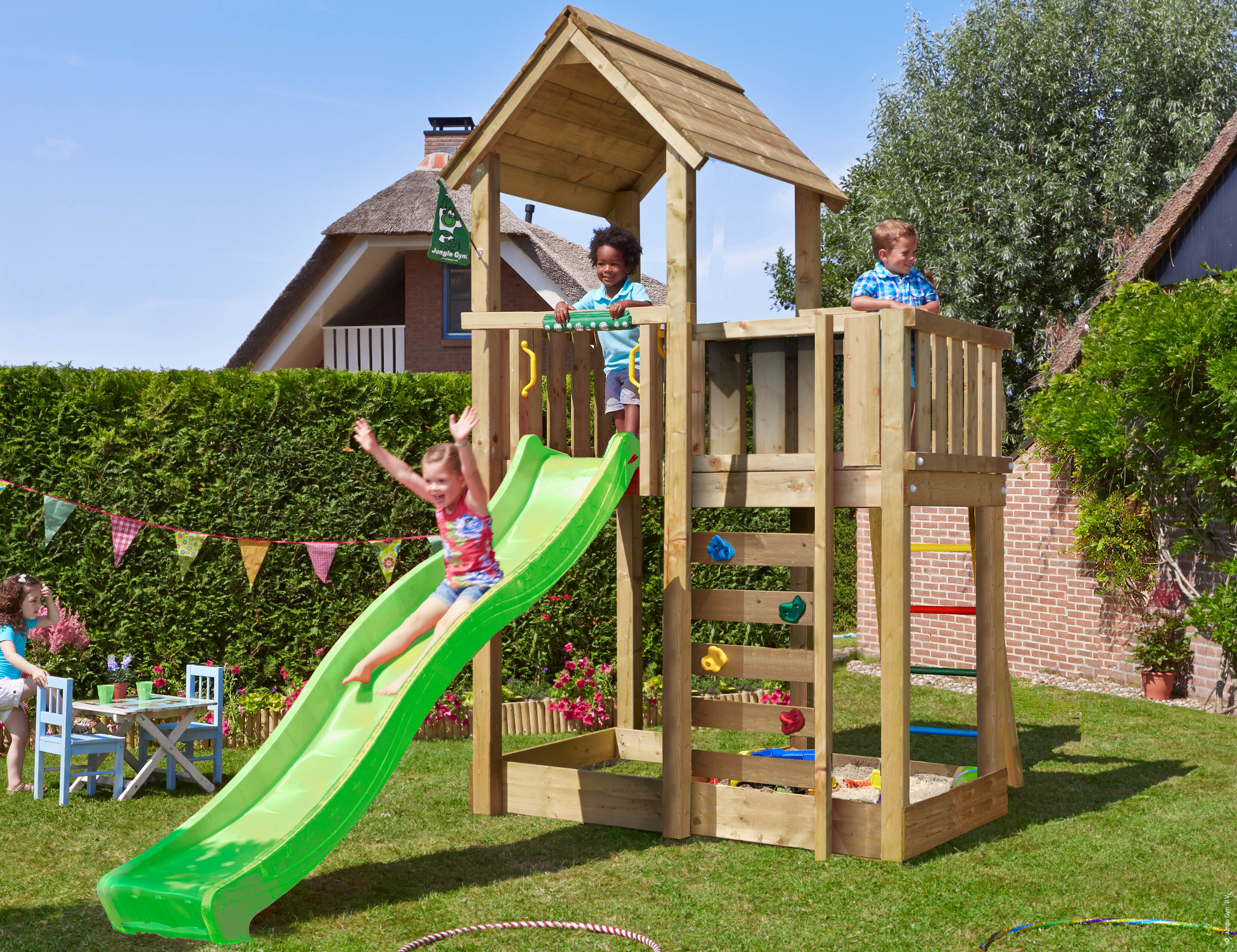 Legetårn Jungle Gym Mansion 2.1 m/grøn rutsjebane og 120 kg sand