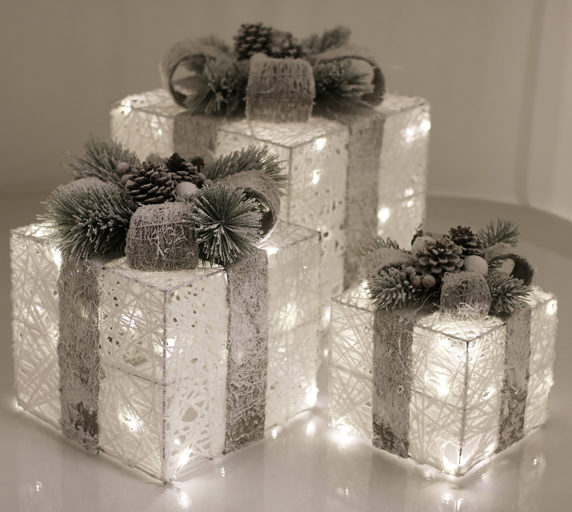 Julepakker med lys, sæt af 3 stk. hvid 230V NORDIC WINTER
