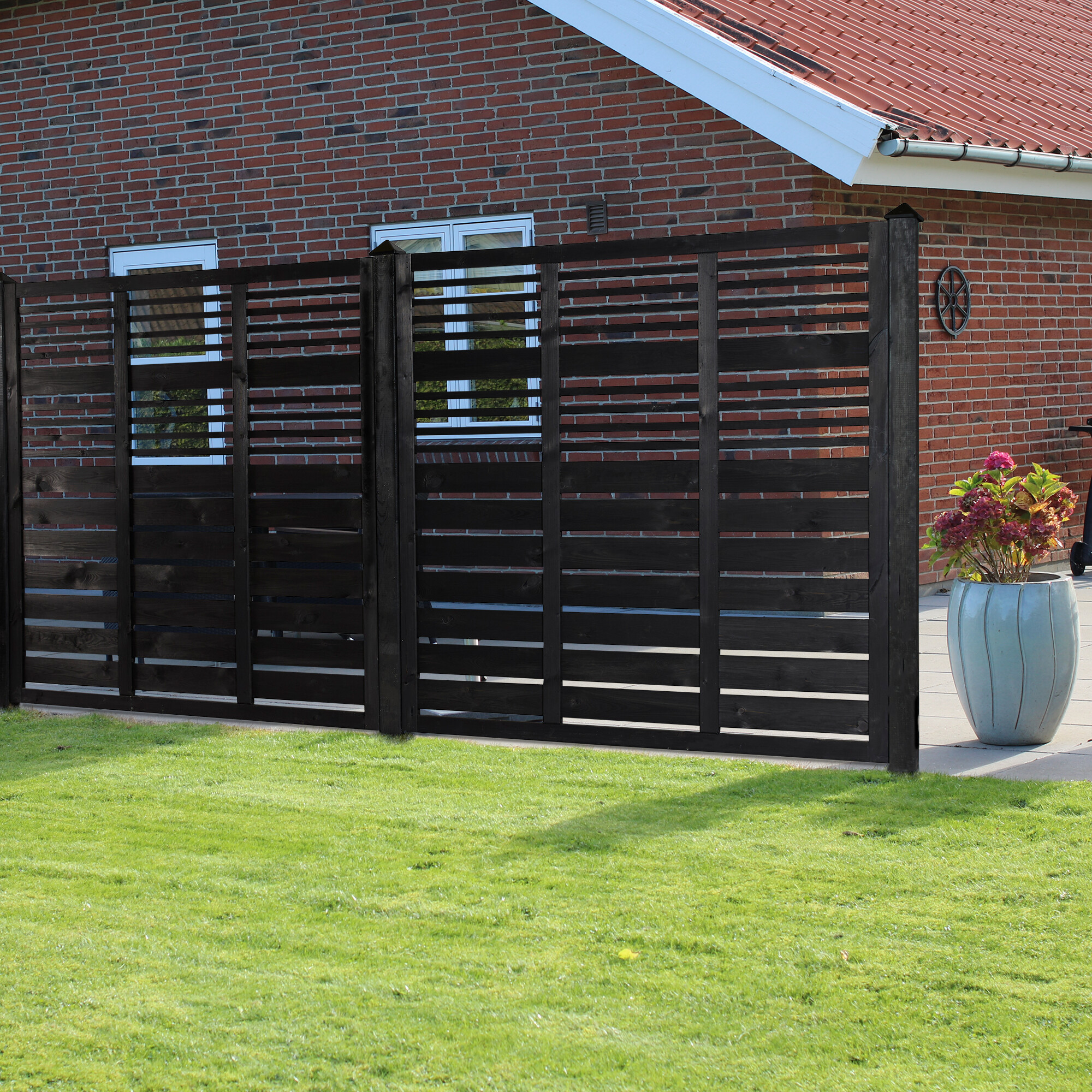 Læhegn, 180 x 180 cm, sort grundmalet, NORDIC FENCE, LINEAR