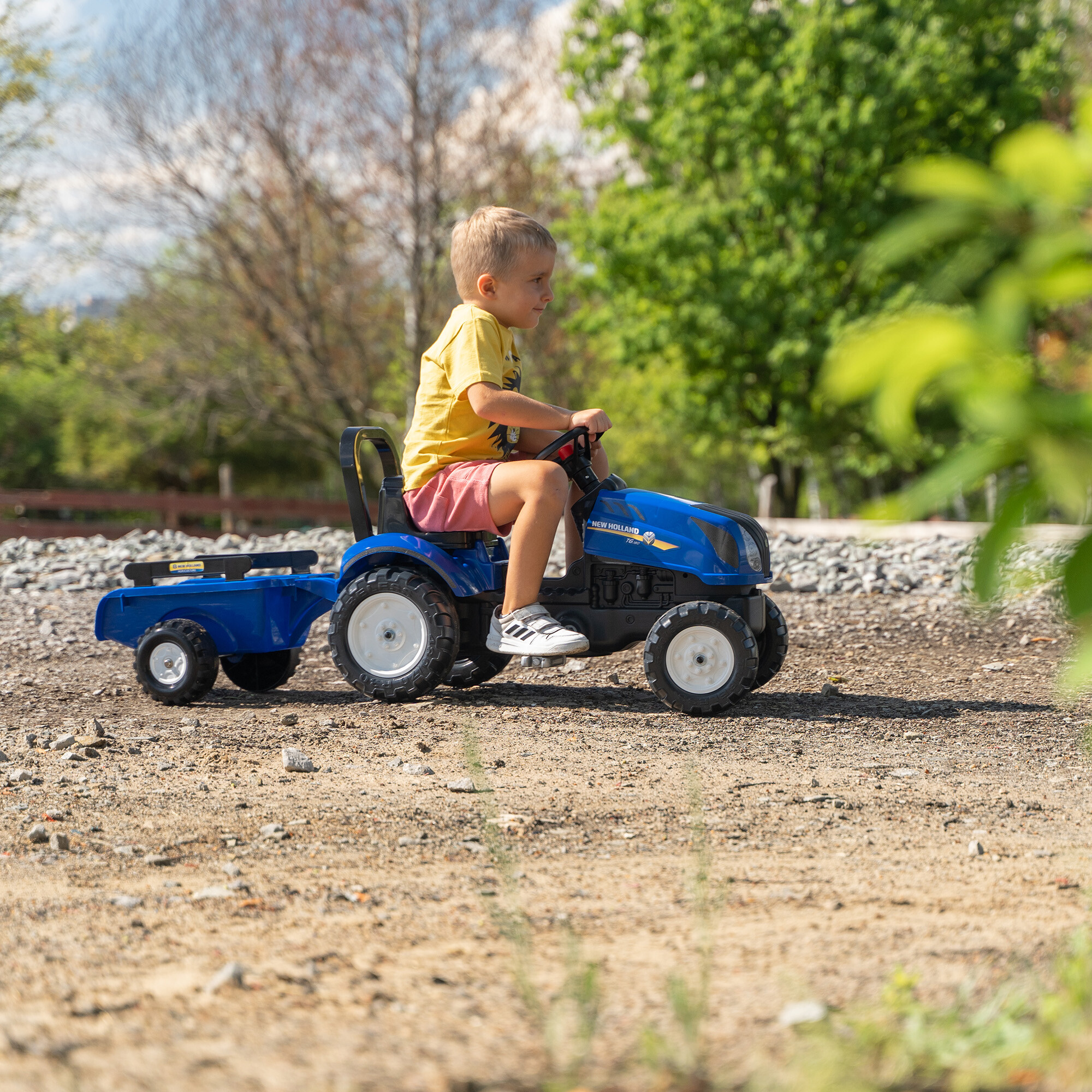 Traktor med vogn FALK New Holland