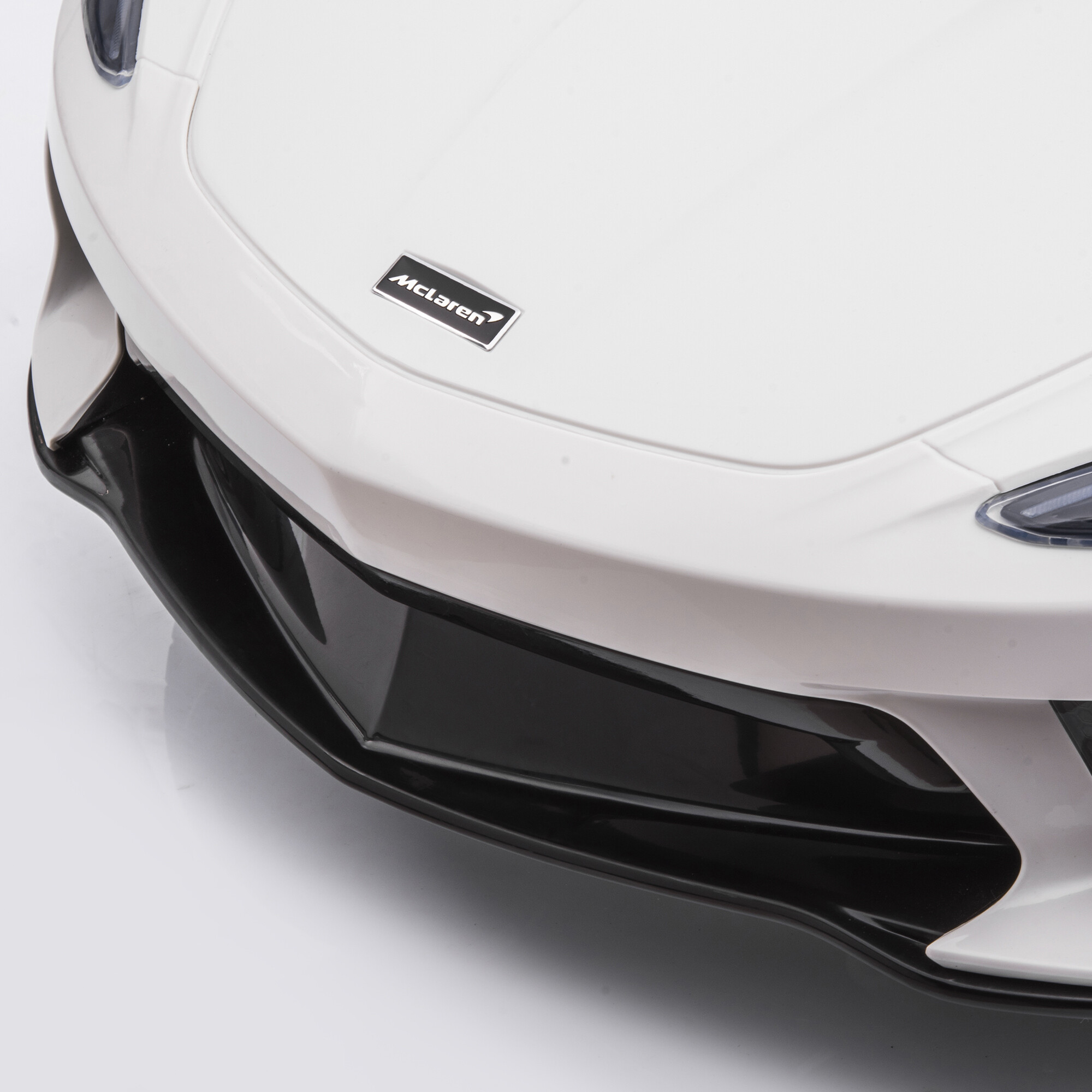Elbil McLaren GT 12V4,5AH, EVA-hjul, BT, vit NORDIC PLAY