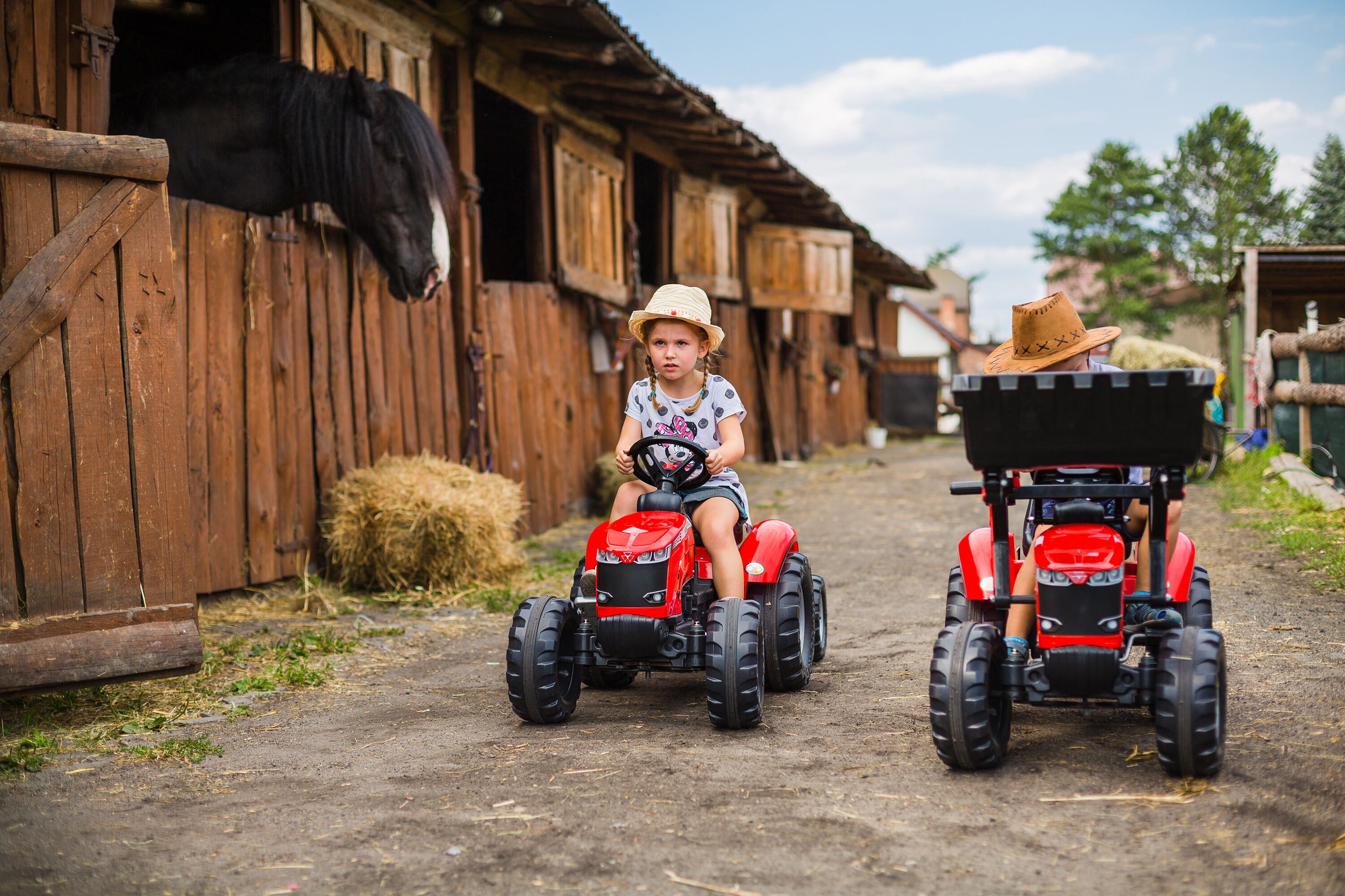 Traktor med vogn FALK Massey Ferguson