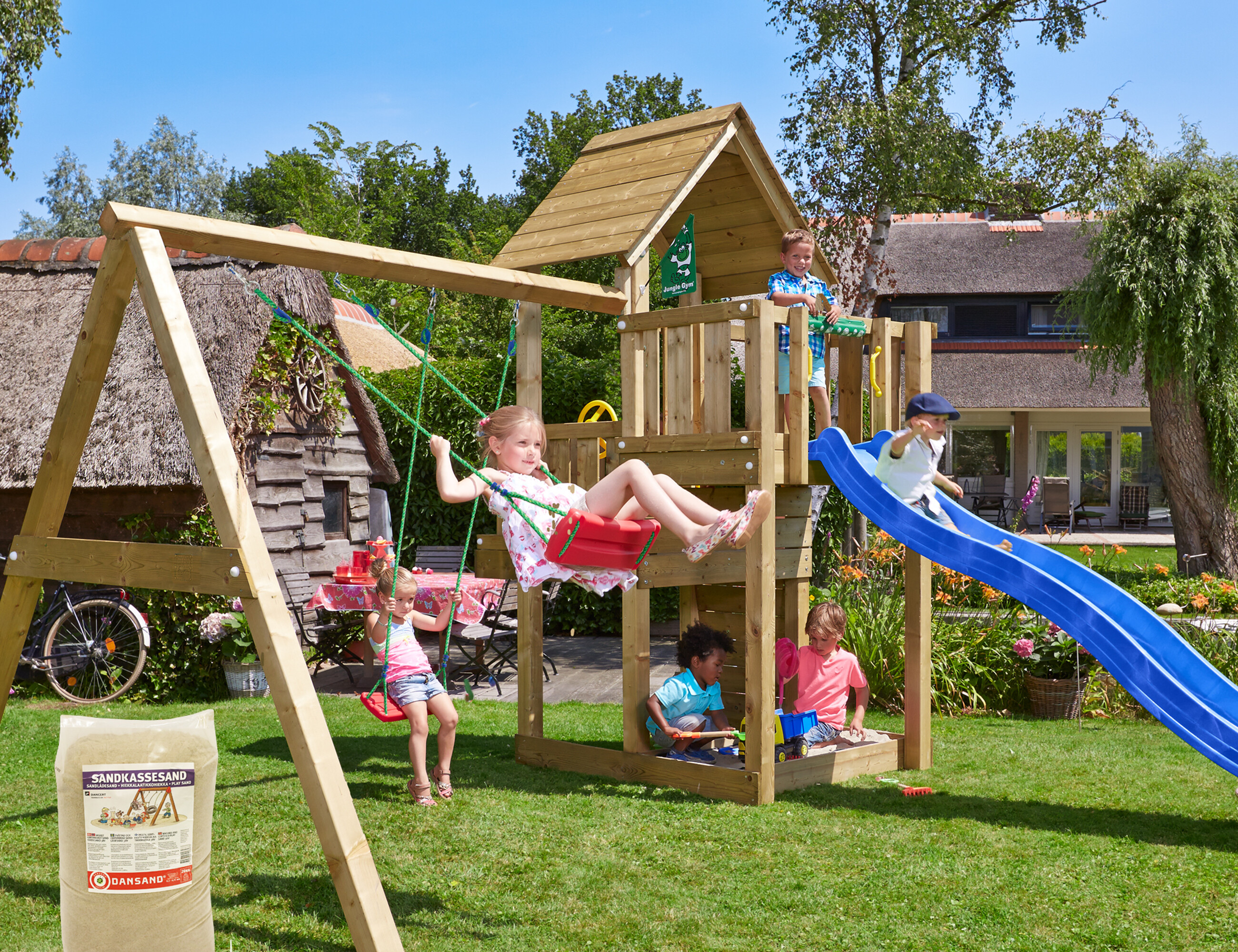 Legetårn Jungle Gym Cubby m/2-Swing Module 220, blå rutschebane og 120 kg sand