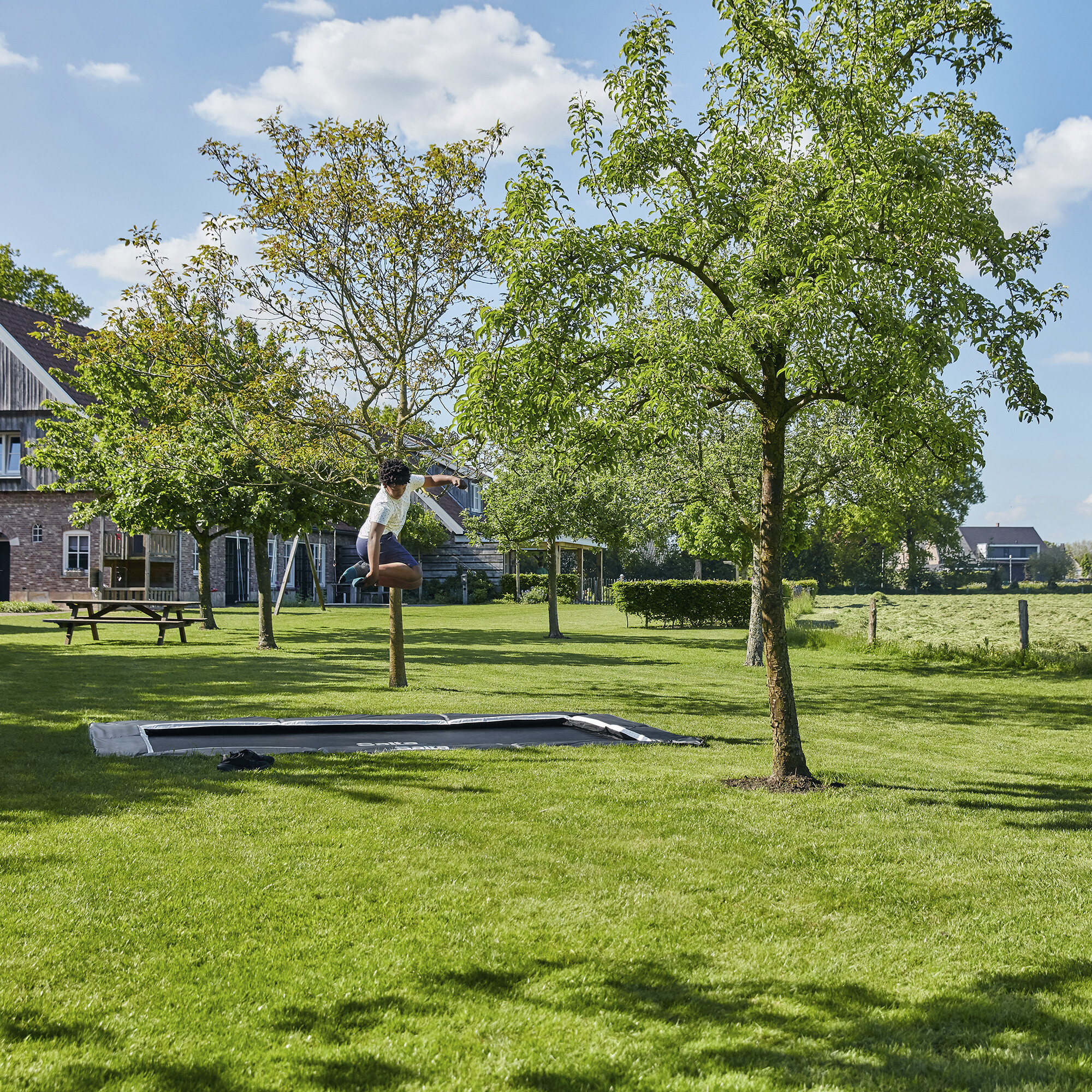 Royal Baseground sport trampoline 214 x 305 cm, black Salta