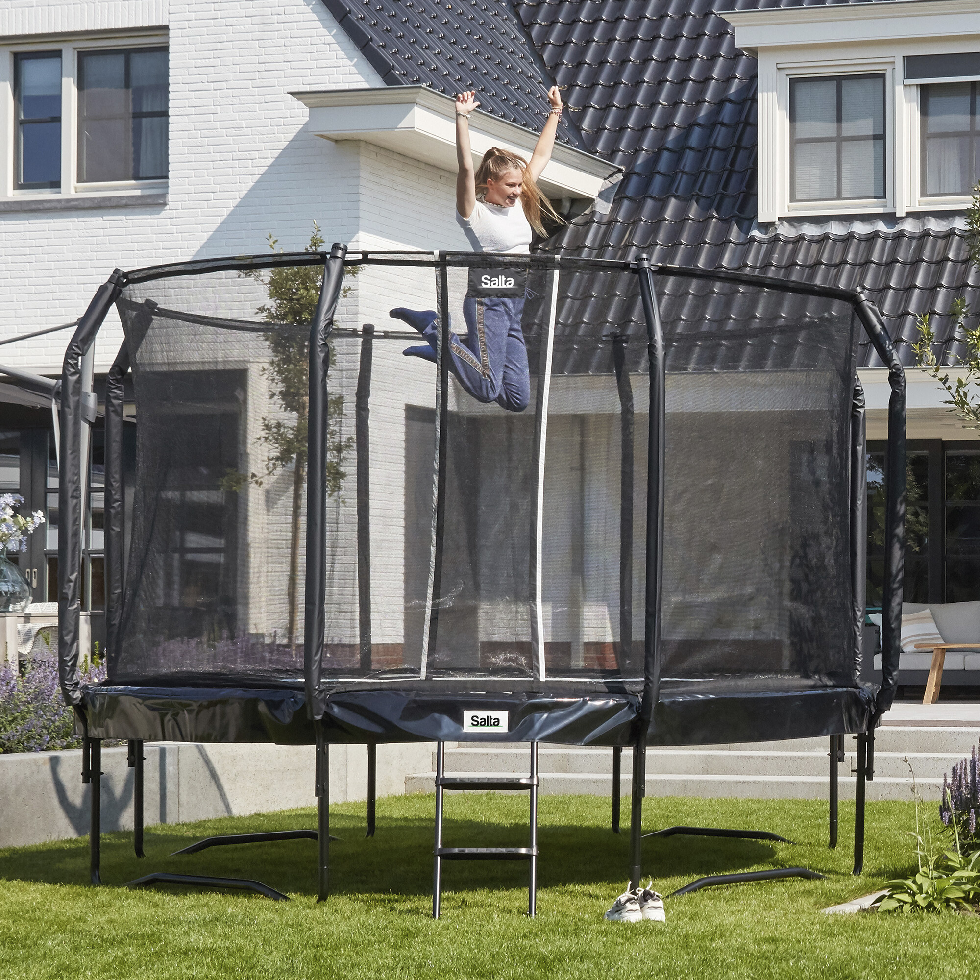 Trampolin First Class Ø366 cm, sort inkl. sikkerhedsnet og stige Salta