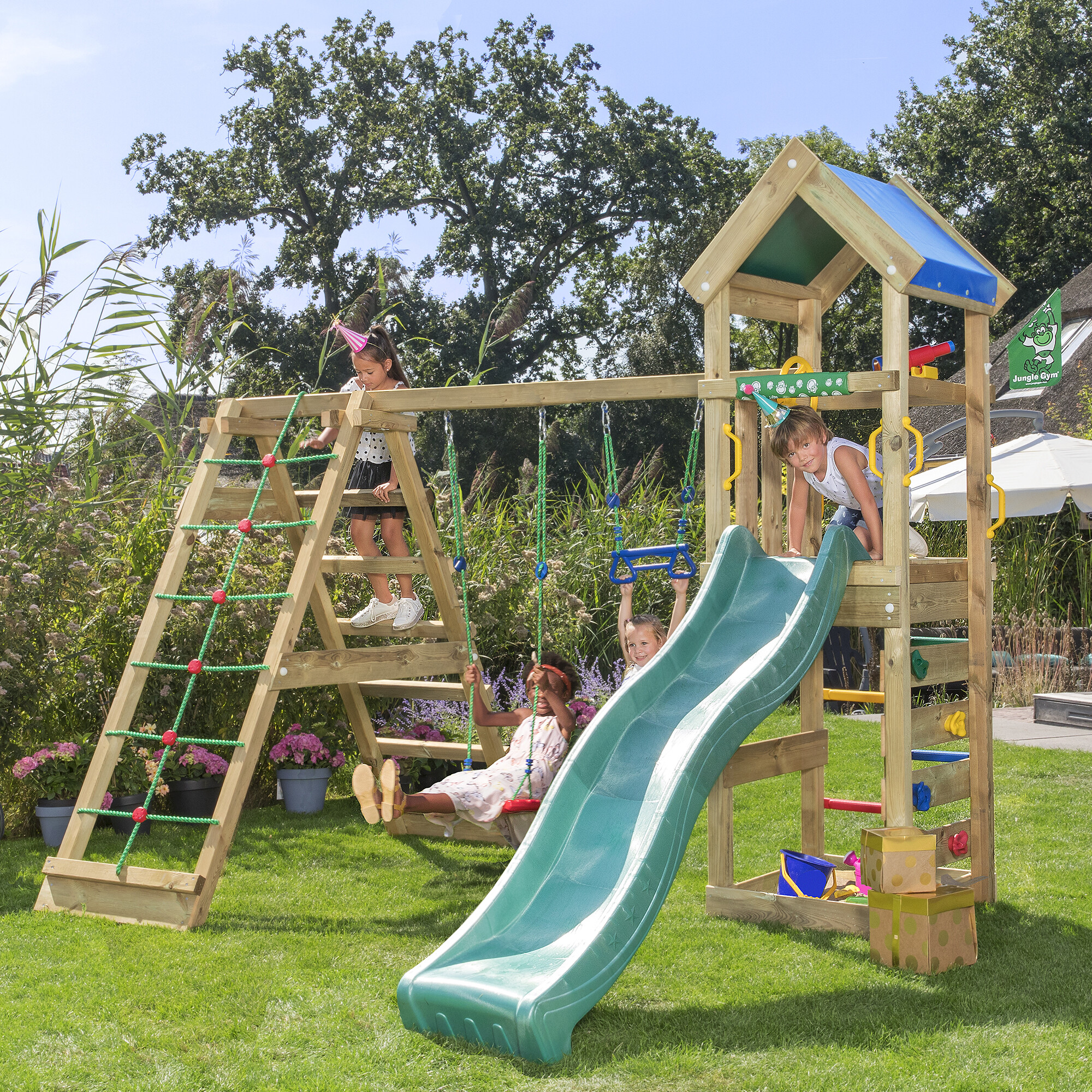 Playtower Jungle Gym Patio w/2-Climb Module 200 and green slide