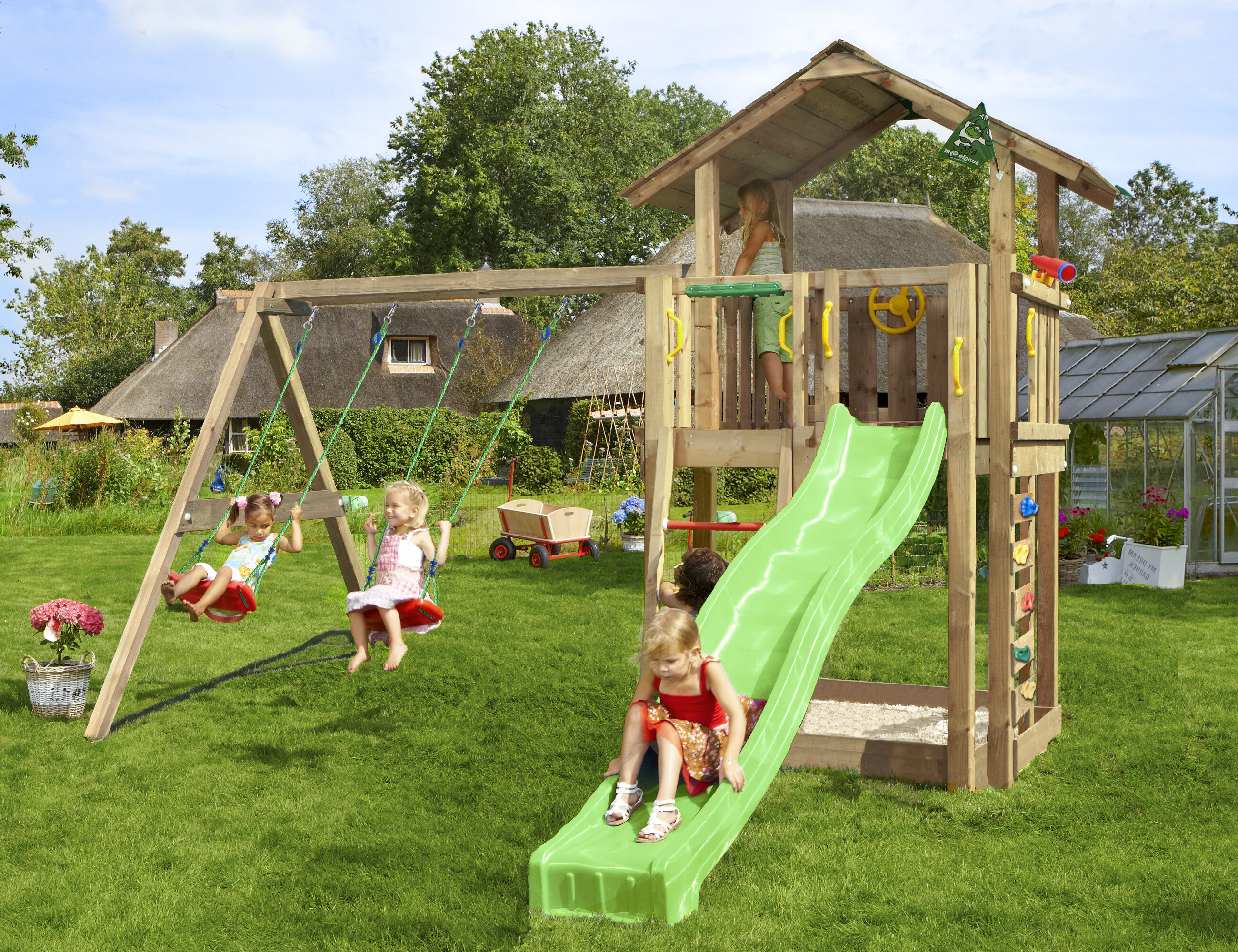 Legetårn Jungle Gym Chalet 2.1 m/2-Swing Module 220, grøn rutschebane og 120 kg sand