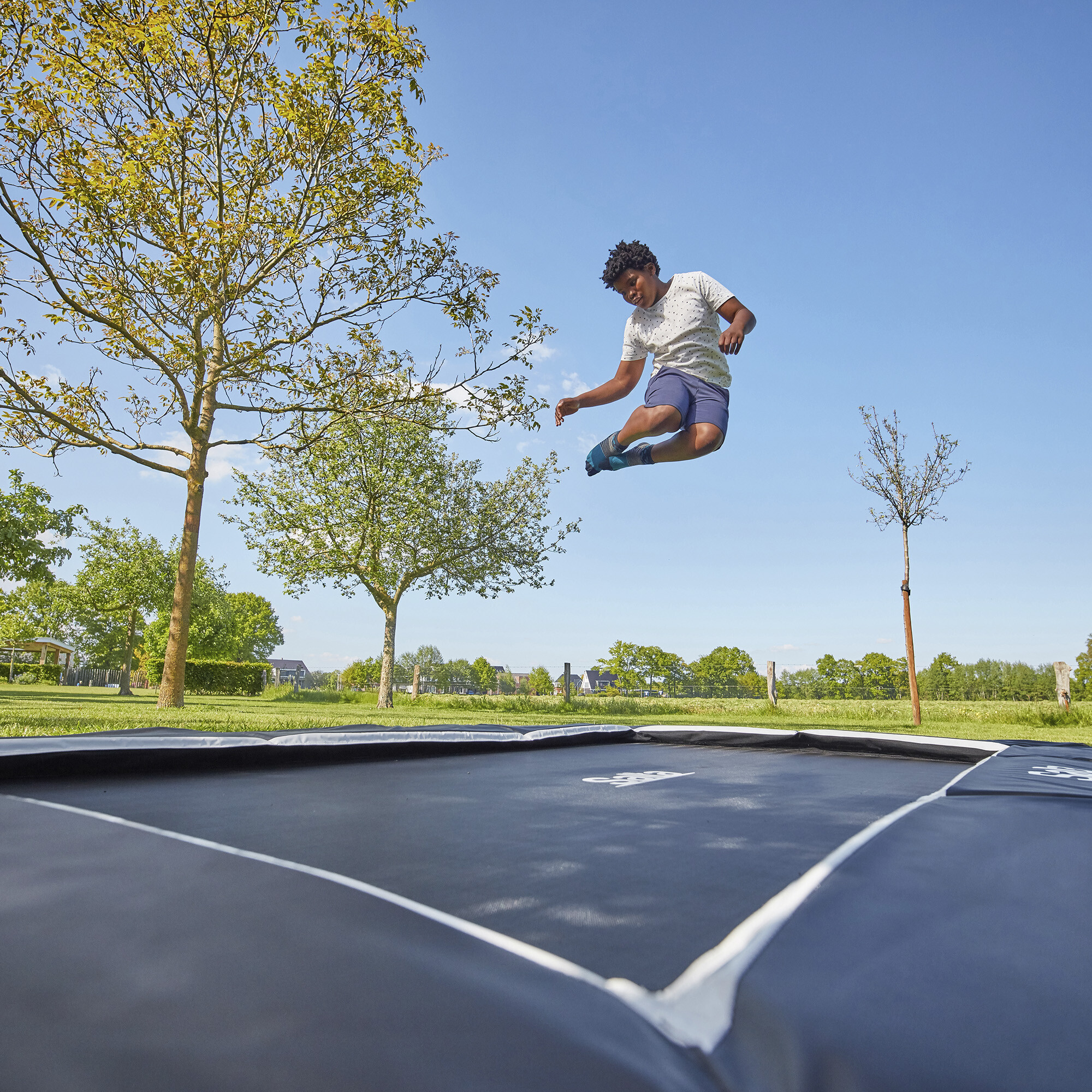 Royal Baseground sport trampoline 244x396 cm, black Salta