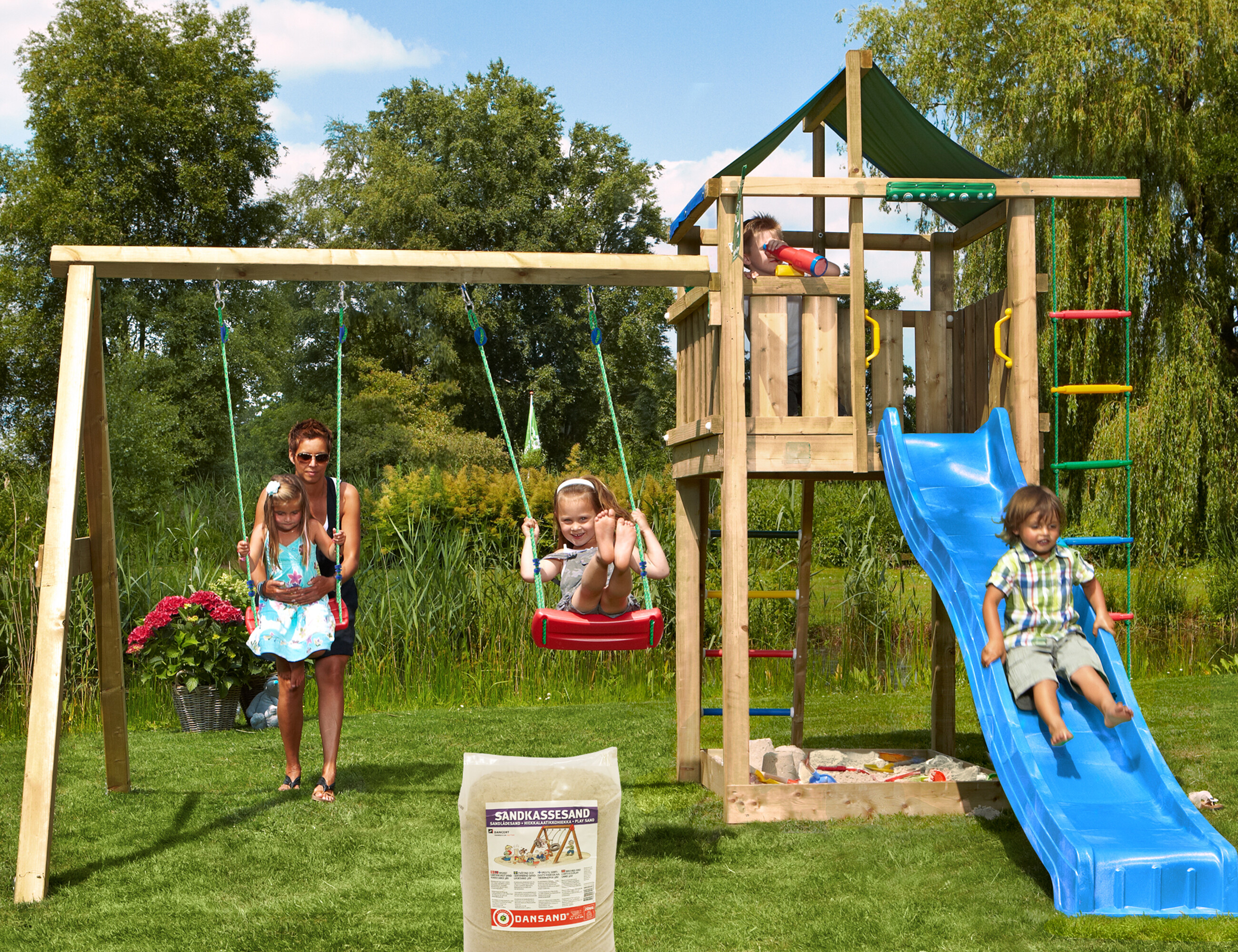 Legetårn komplet Jungle Gym Lodge inkl. Swing module x'tra, 120 kg sand og blå rutschebane