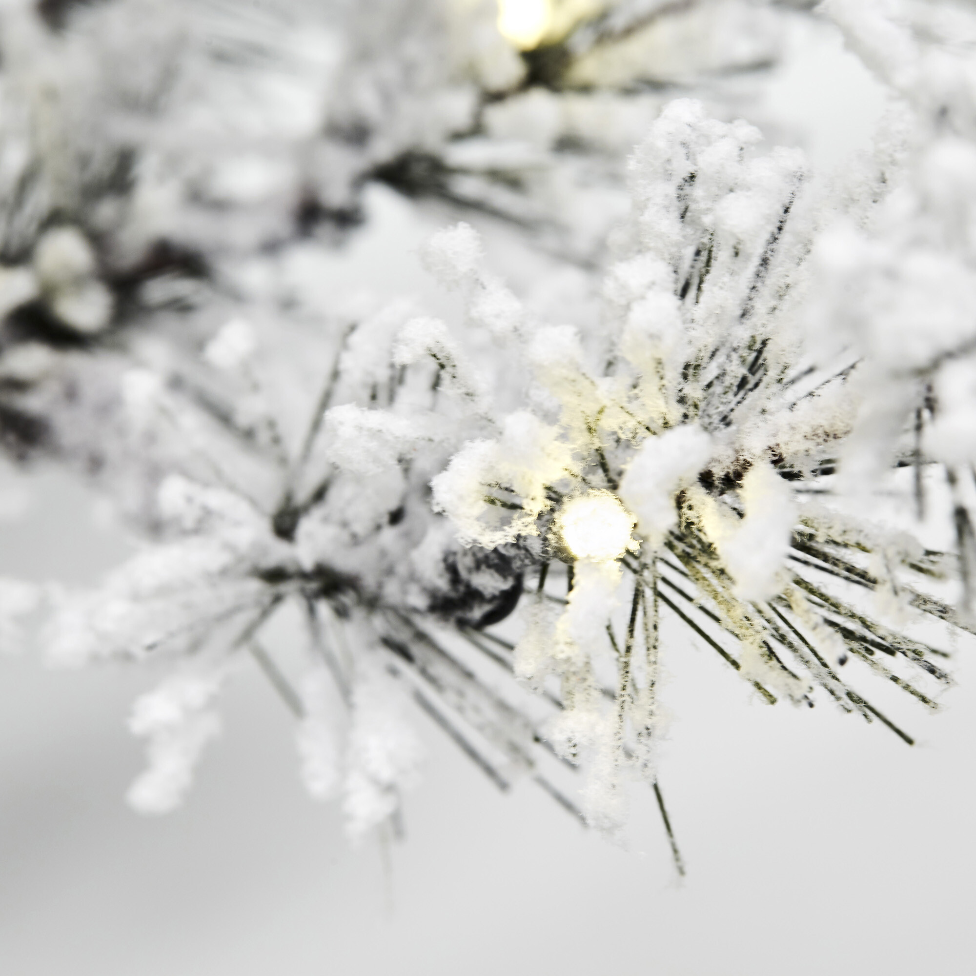 Kunstigt lærketræ i potte 120 cm med sne og lys NORDIC WINTER
