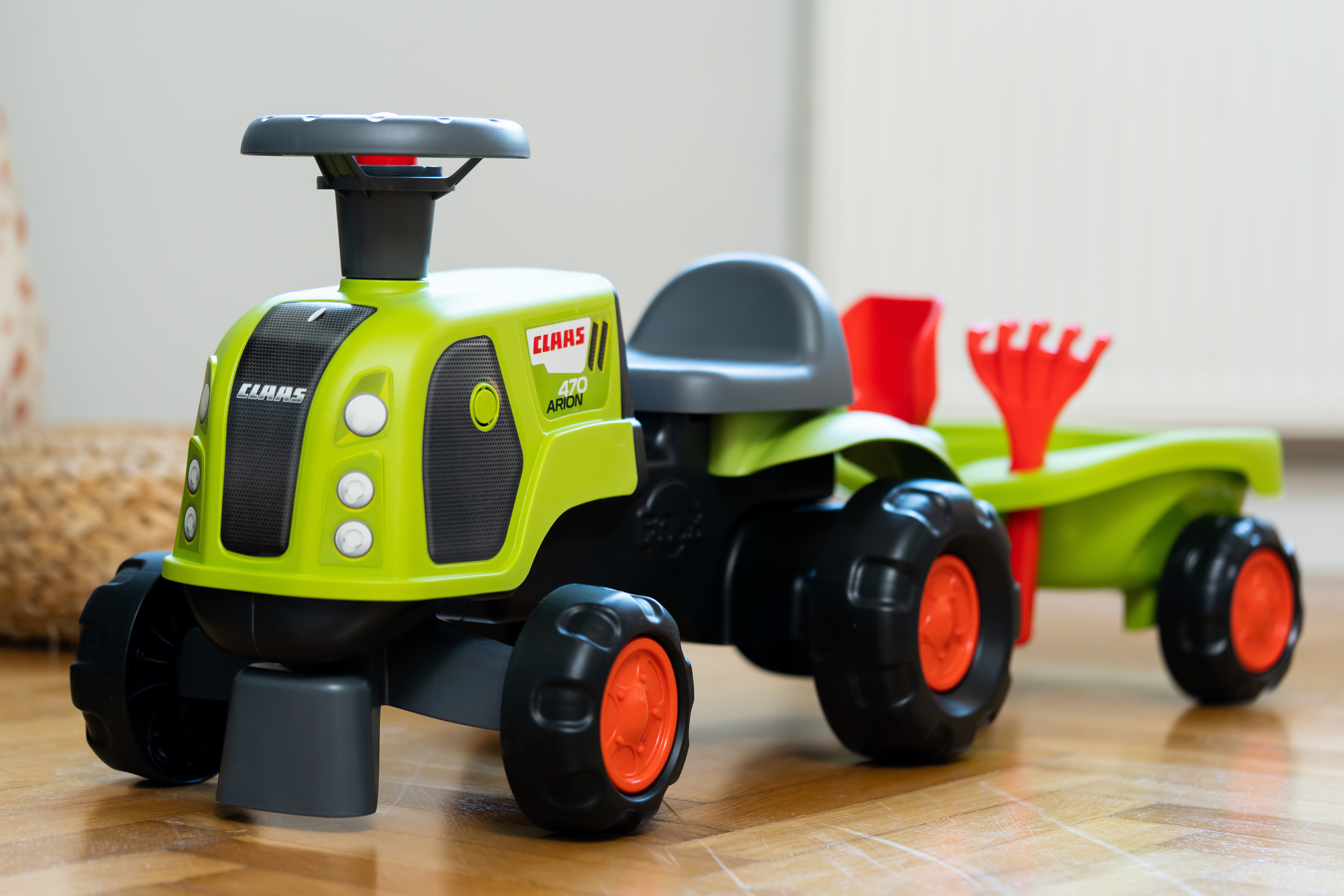 Traktor med rat, horn, trailer, rive og skovl Claas FALK