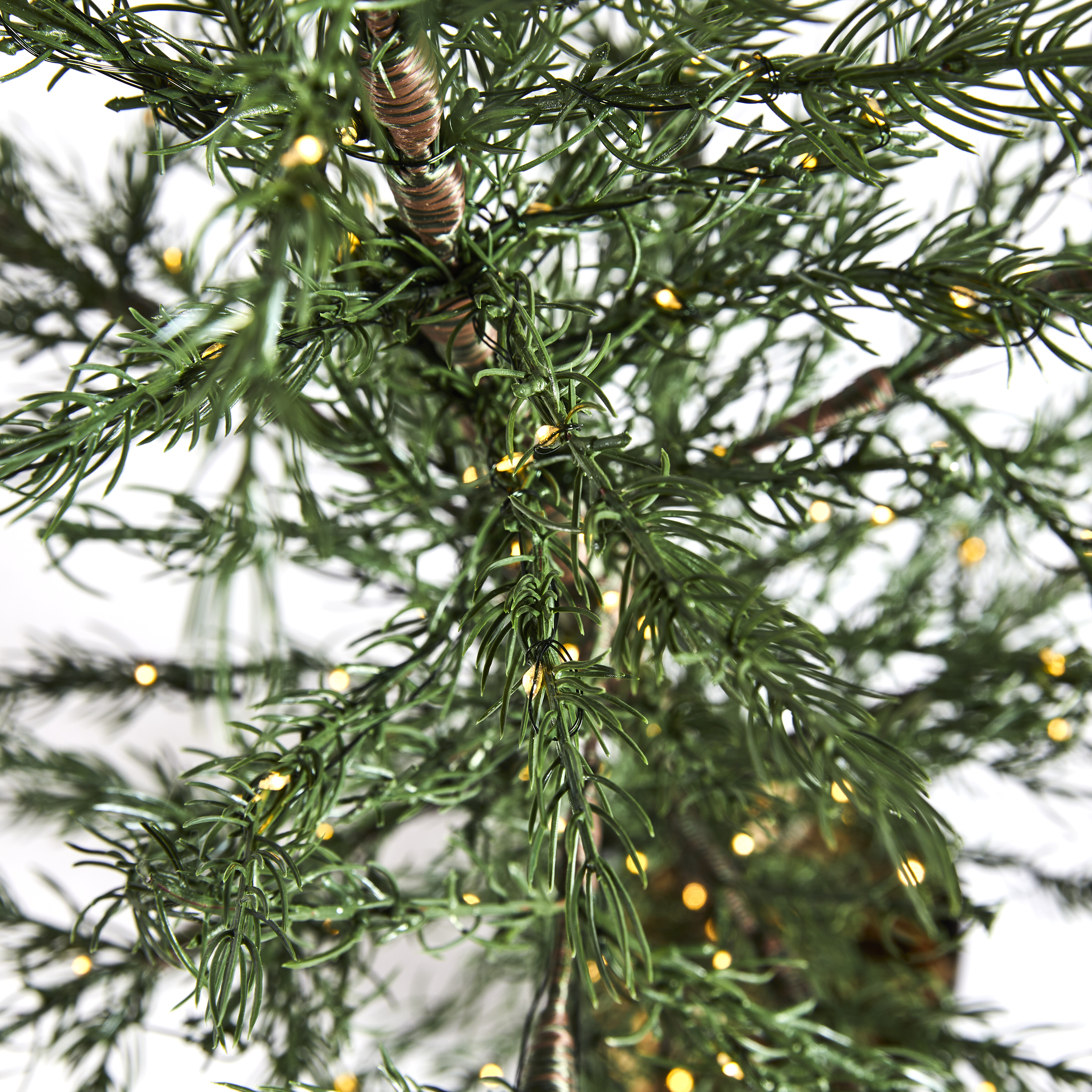 Kunstigt Cedertræ i potte, højde 120 cm,140 LED lys. 230 volt. NORDIC WINTER