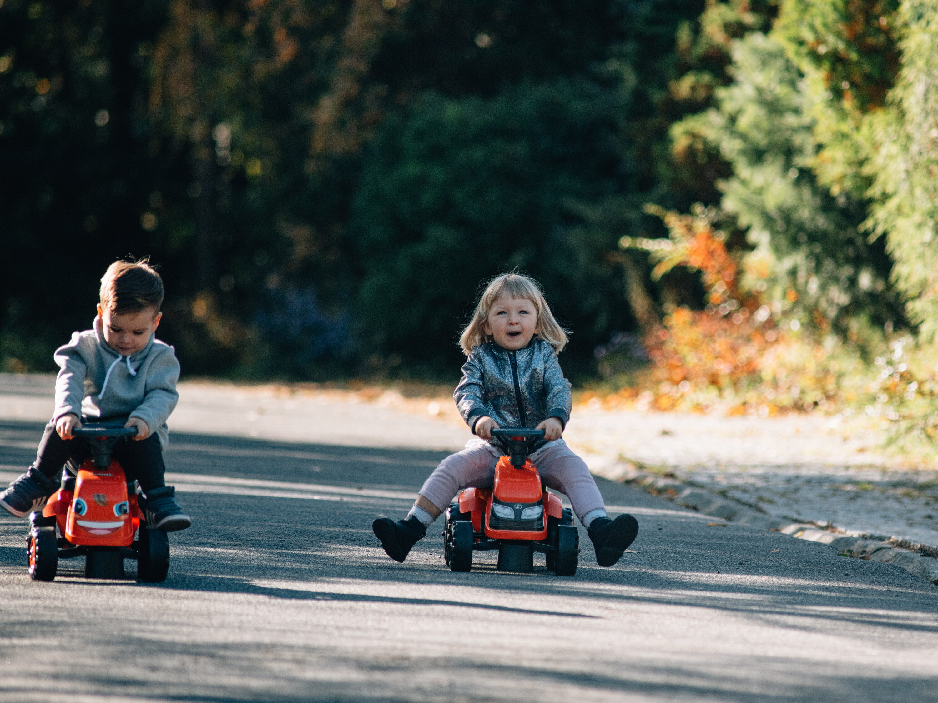 Traktor med trailer, kratta och skyffel Baby Kubota FALK