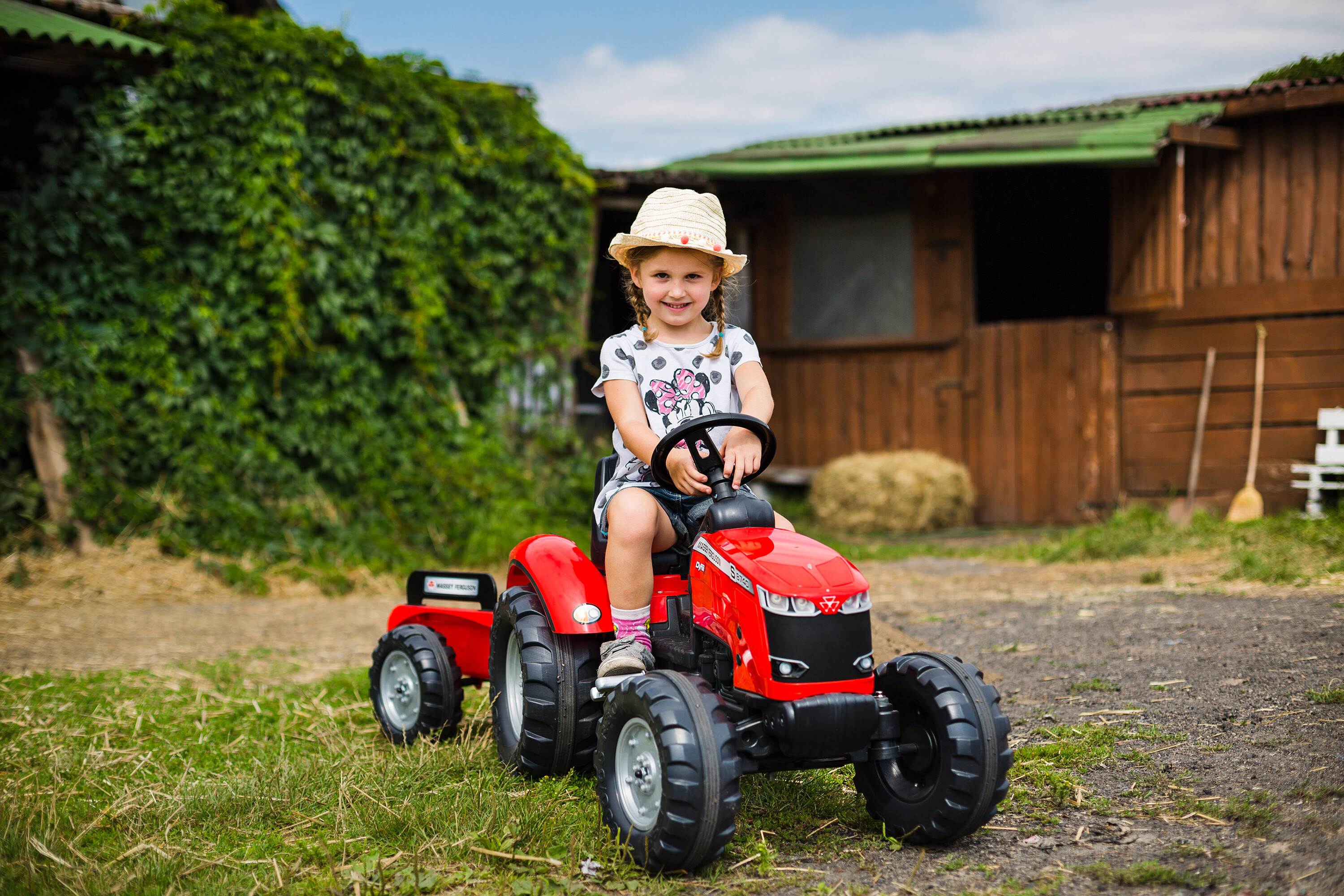 Traktor med vogn FALK Massey Ferguson